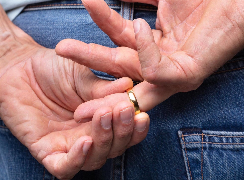How to tell if your partner is cheating, according to a