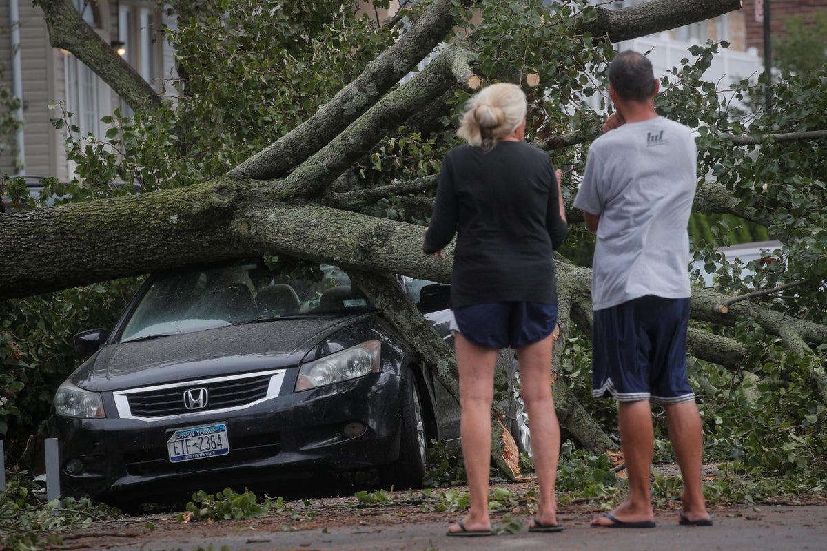 Storm Isaias At Least Four Dead In Us And Millions Without Power As Tropical Storm Races Through East Coast The Independent The Independent