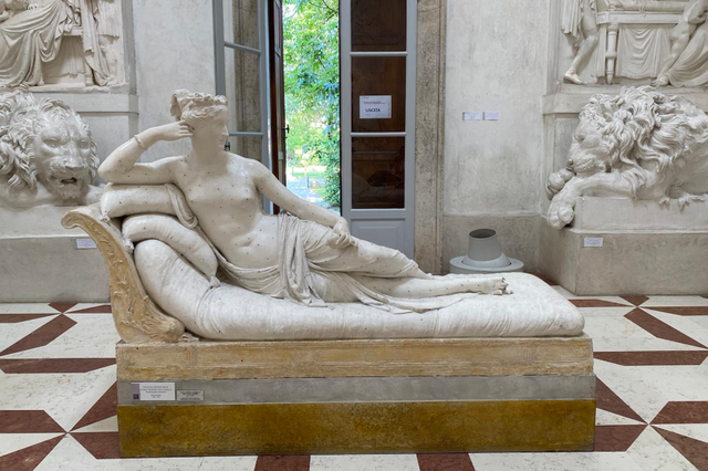 Paolina Borghese as Venus Victrix - minus some toes