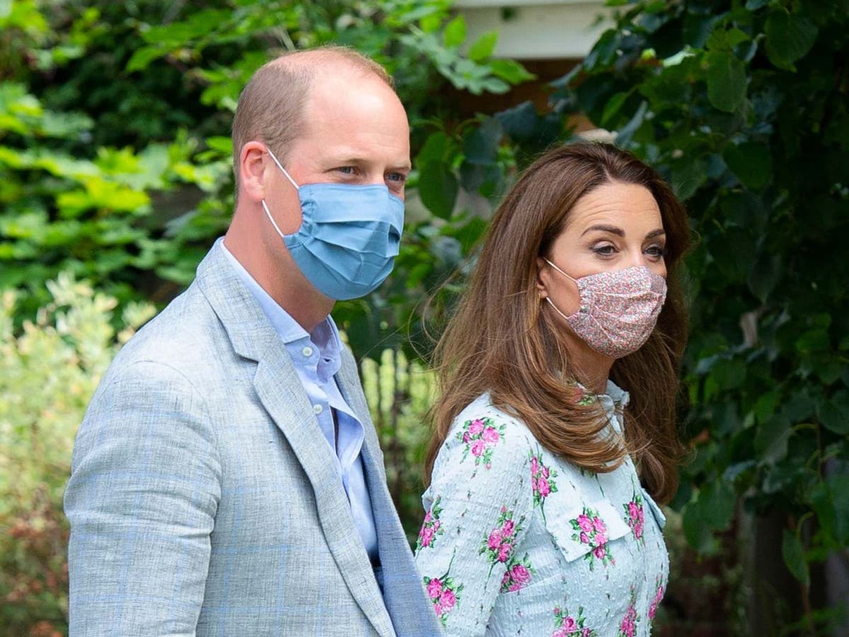 Kate Middleton And Prince William Coordinate Their Face Masks To Their Outfits During Visit To Cardiff Care Home The Independent The Independent