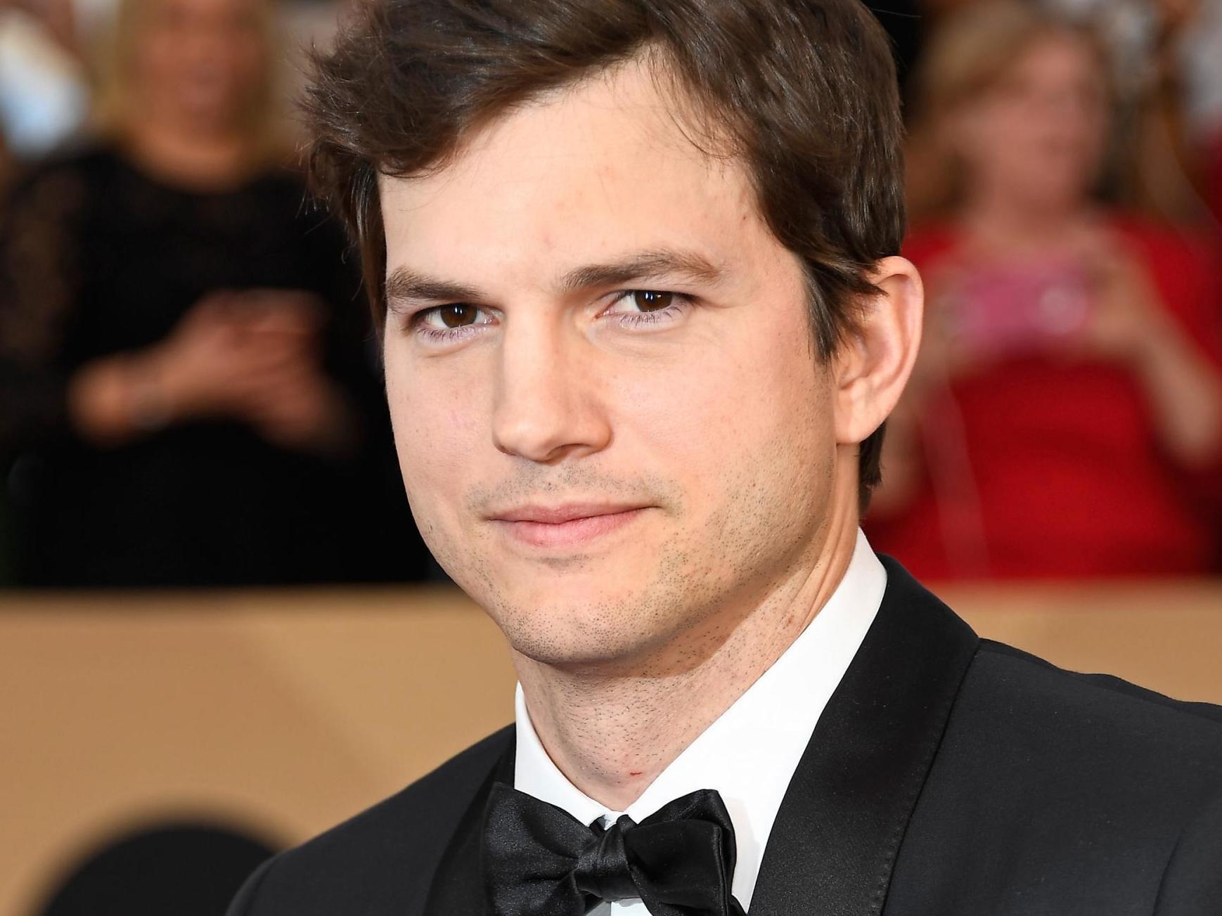 Ashton Kutcher jumped to Ellen DeGeneres‘ defence on Twitter (Getty Images)