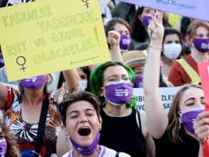 Women in Turkey are being attacked at anti-femicide protests