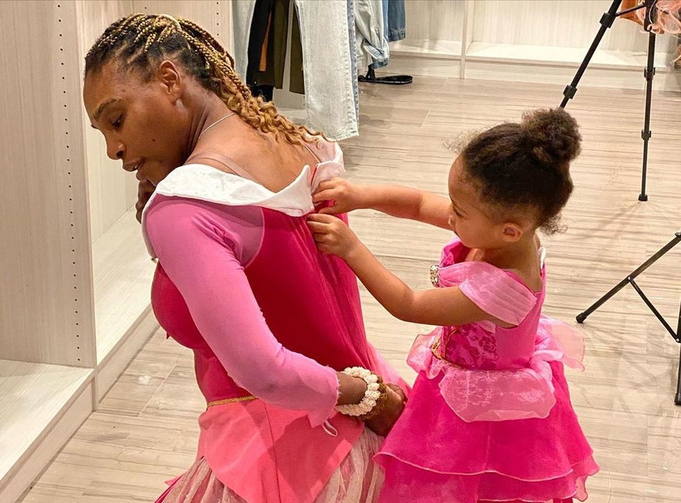 Serena Williams And Daughter Alexis Olympia Wear Matching Princess Dresses In Sweet Instagram Photo The Independent The Independent