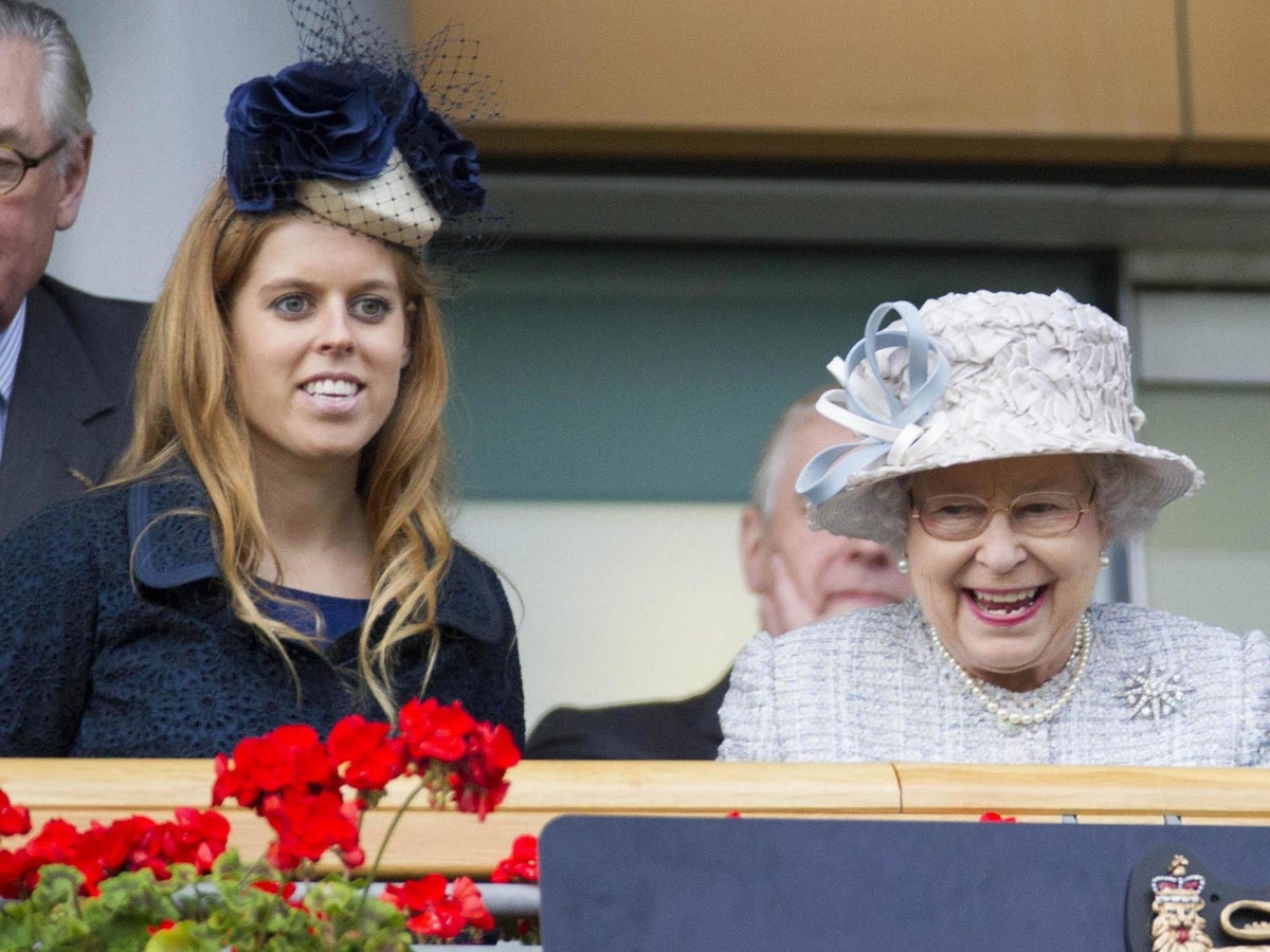Royal Family Wish Princess Beatrice Happy Birthday By Sharing Throwback Photo With The Queen The Independent The Independent