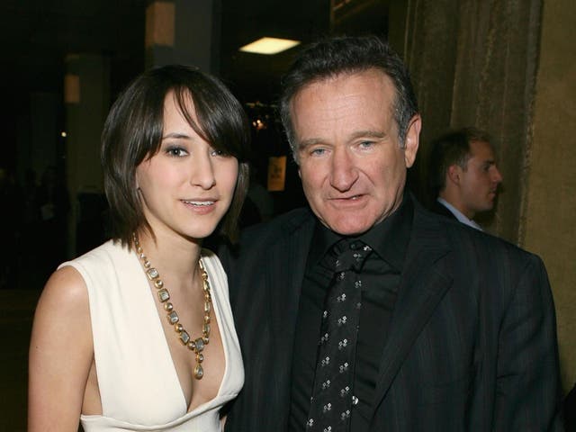 <p>Zelda Williams with her father </p>