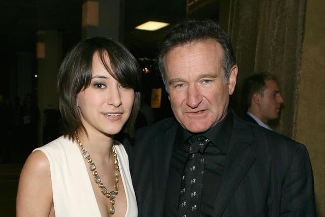 <p>Zelda Williams with her father </p>