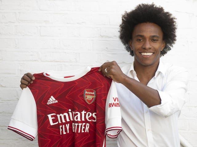 Arsenal unveil new signing Willian