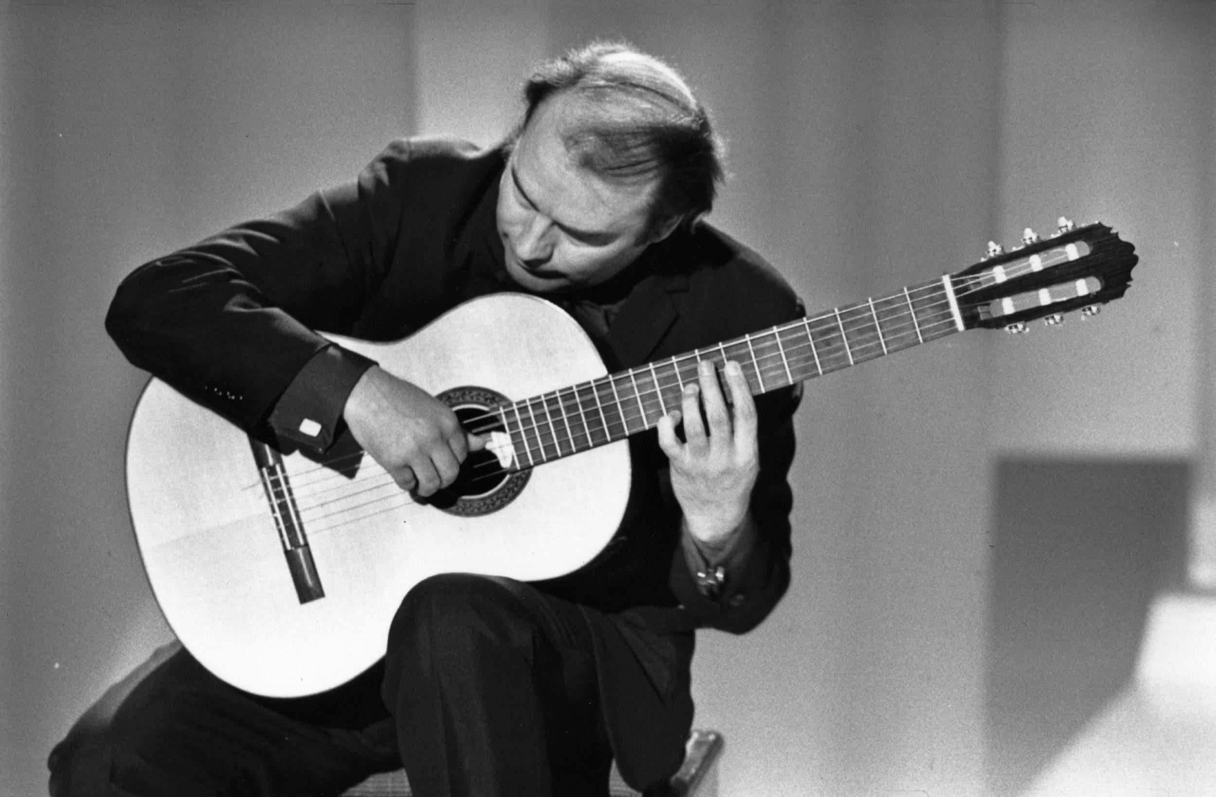 Julian Bream: Classical guitarist of profound influence | The