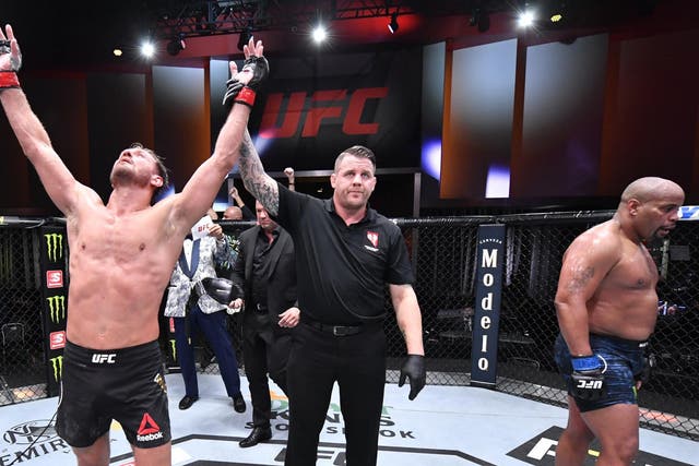 Stipe Miocic retains his UFC heavyweight title over Daniel Cormier in the latter's last fight