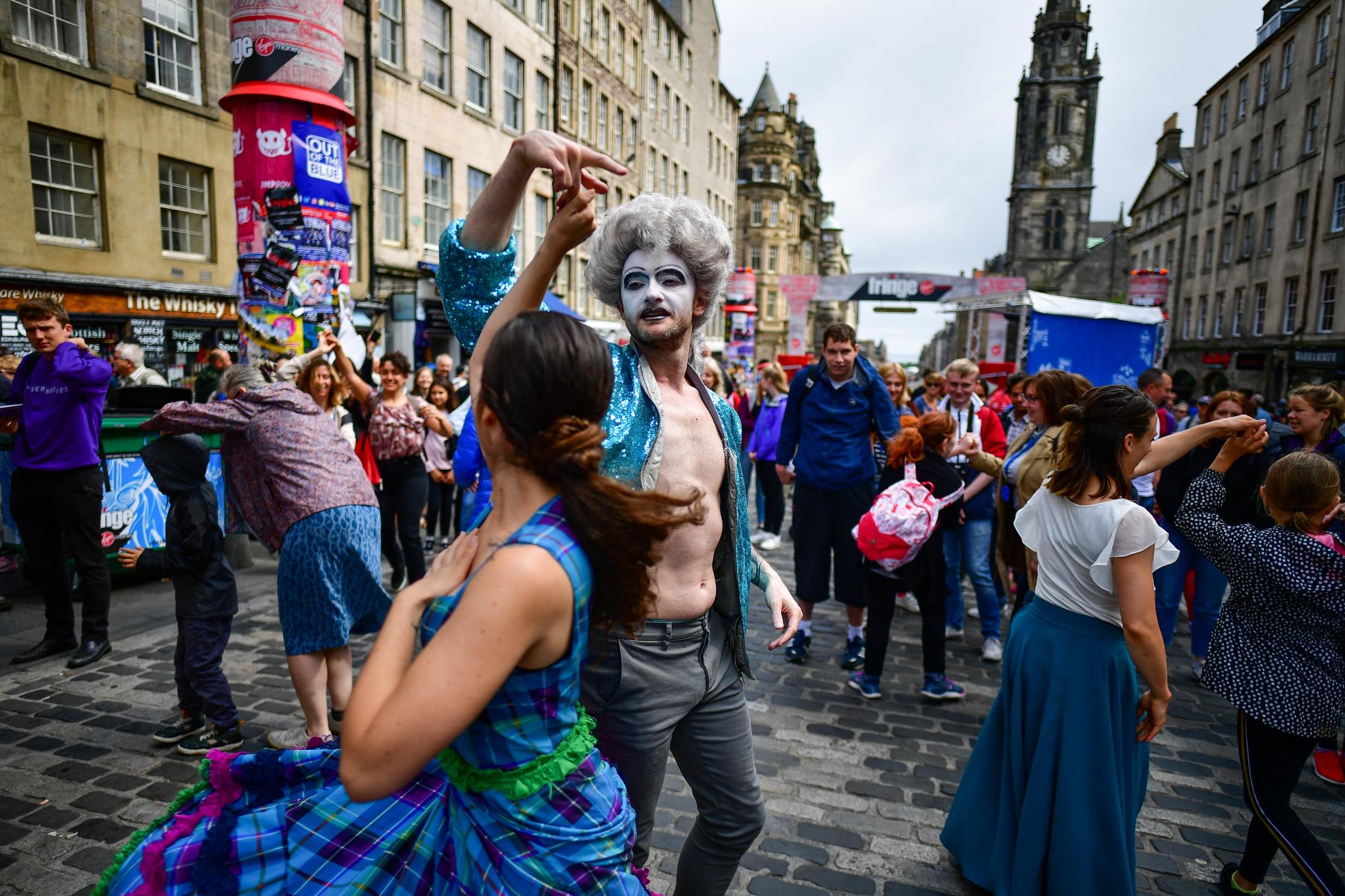 Edinburgh Festival Fringe entertainers performing on the Royal Mile last year (Getty)