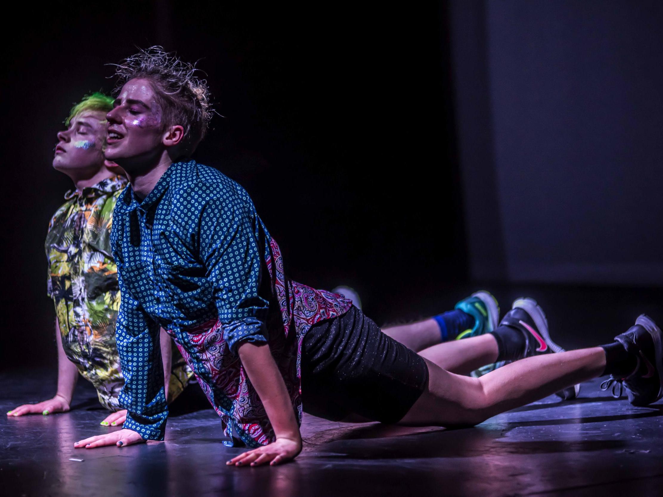 Performers Ayden Brouwers (left) and Lizzie Morris (right) performing ‘Sound Cistem‘ at the 2019 Edinburgh Fringe