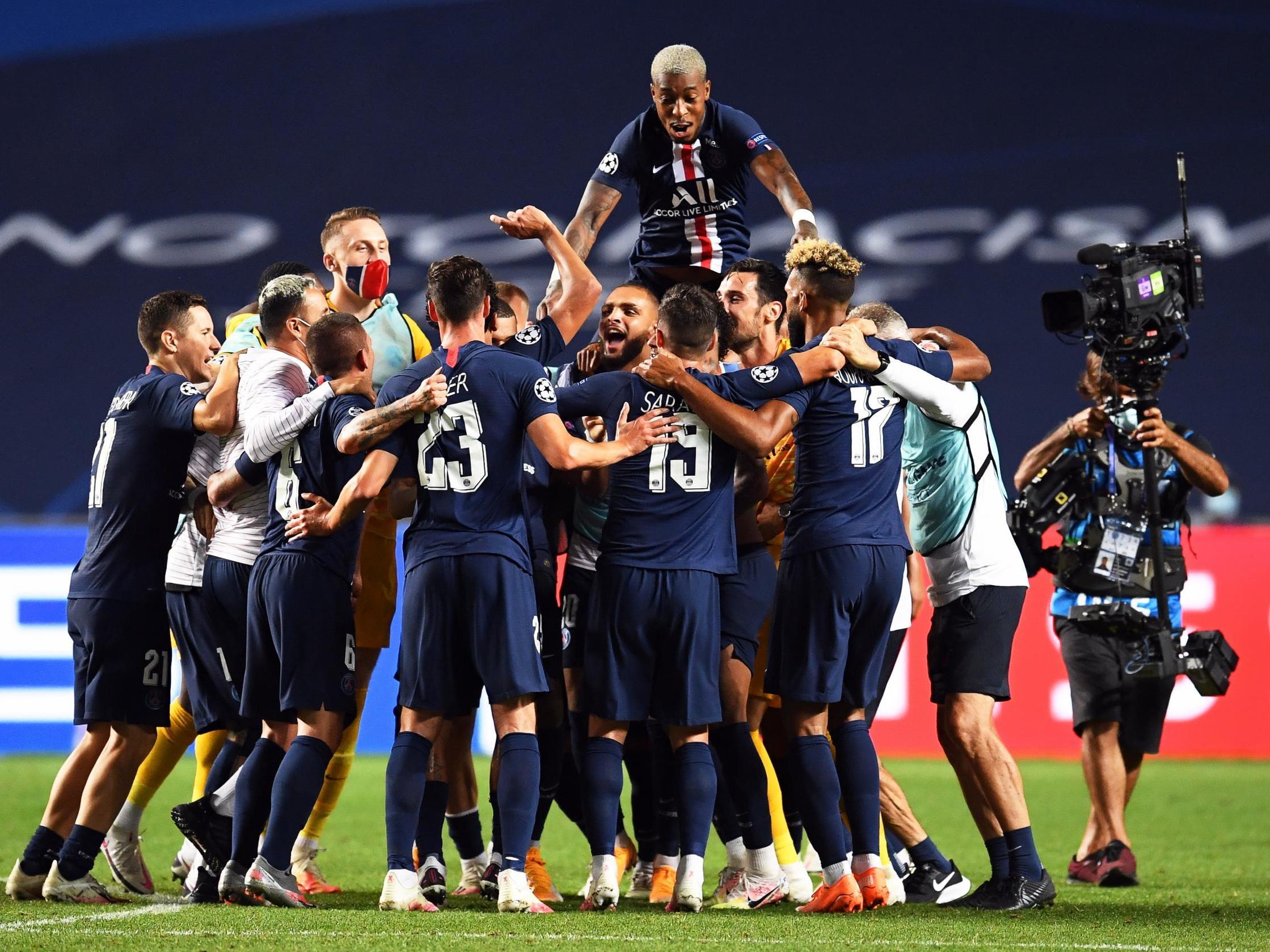 Players of PSG celebrate