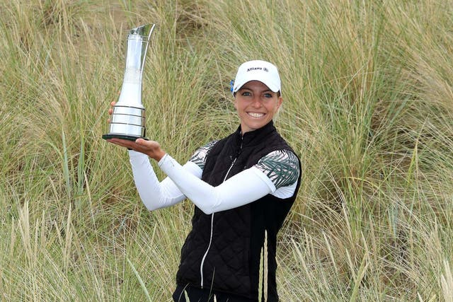 <p>Sophia Popov celebrates with the trophy at Royal Troon</p>