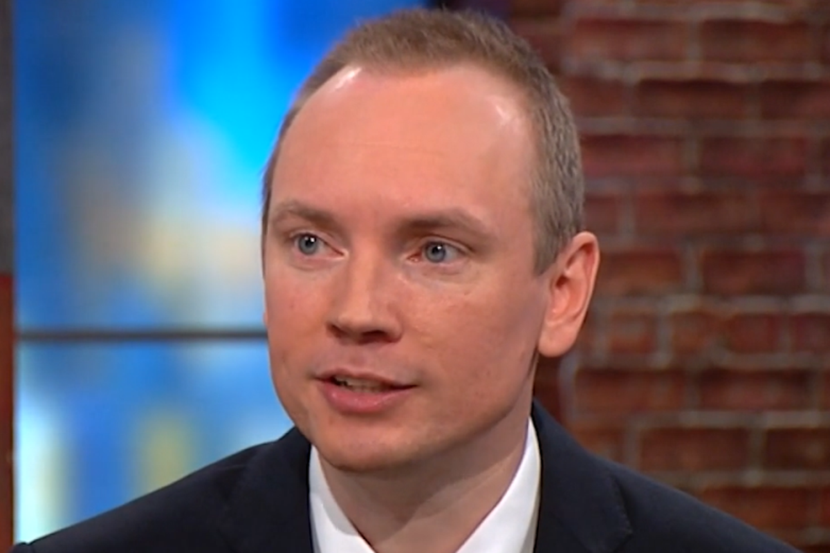 Ex-Trump staffer who branded administration 'team of vipers' rejoins ...