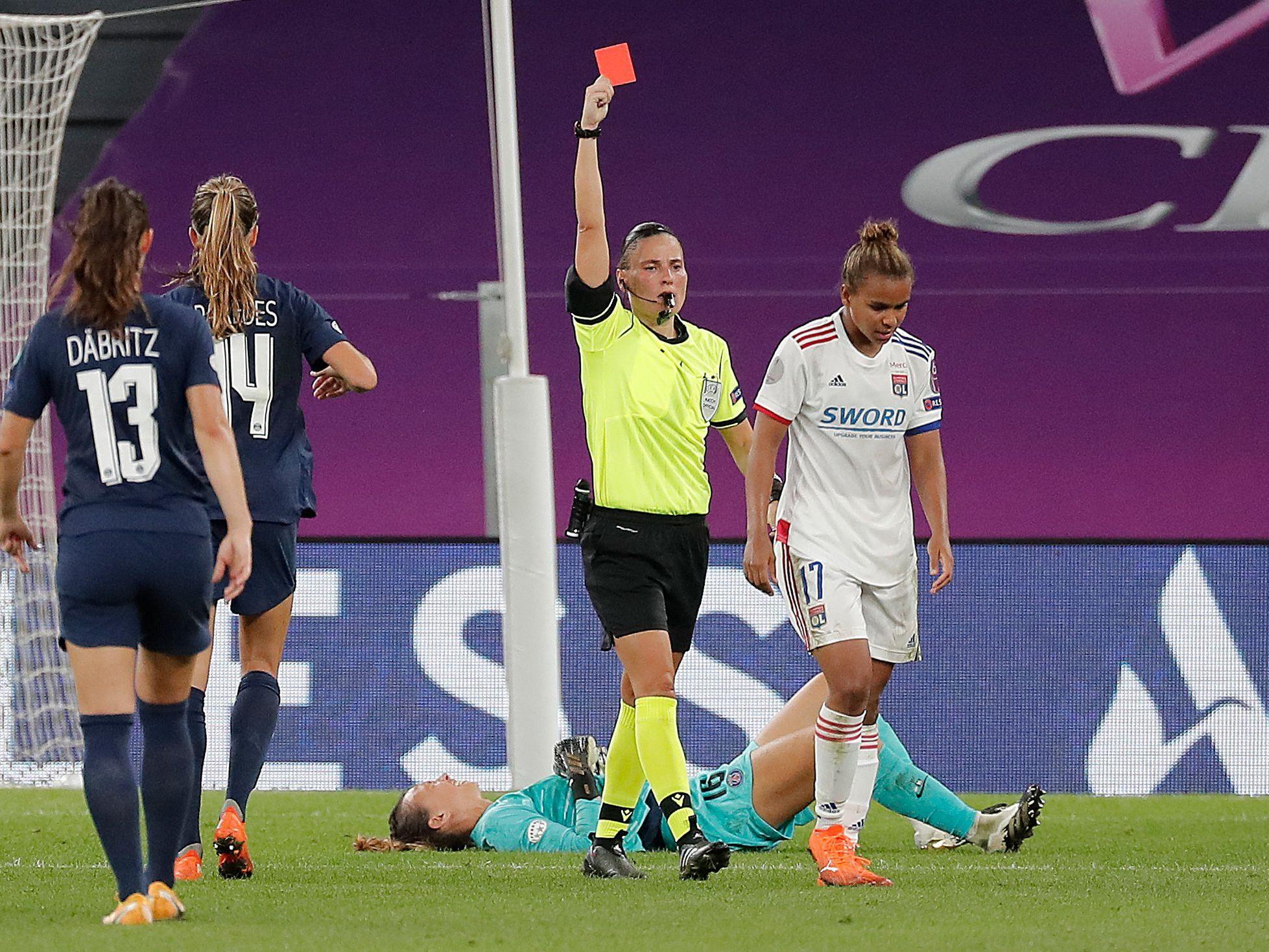 Russian referee Anastasia Pustovoitova shows a red card to Lyon's English forward Nikita Parris