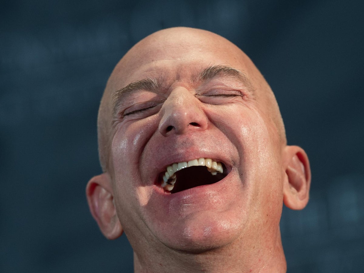 Jeff Bezos&#39;s net worth passes $200bn as pandemic boosts wealth of world&#39;s richest | The Independent | The Independent