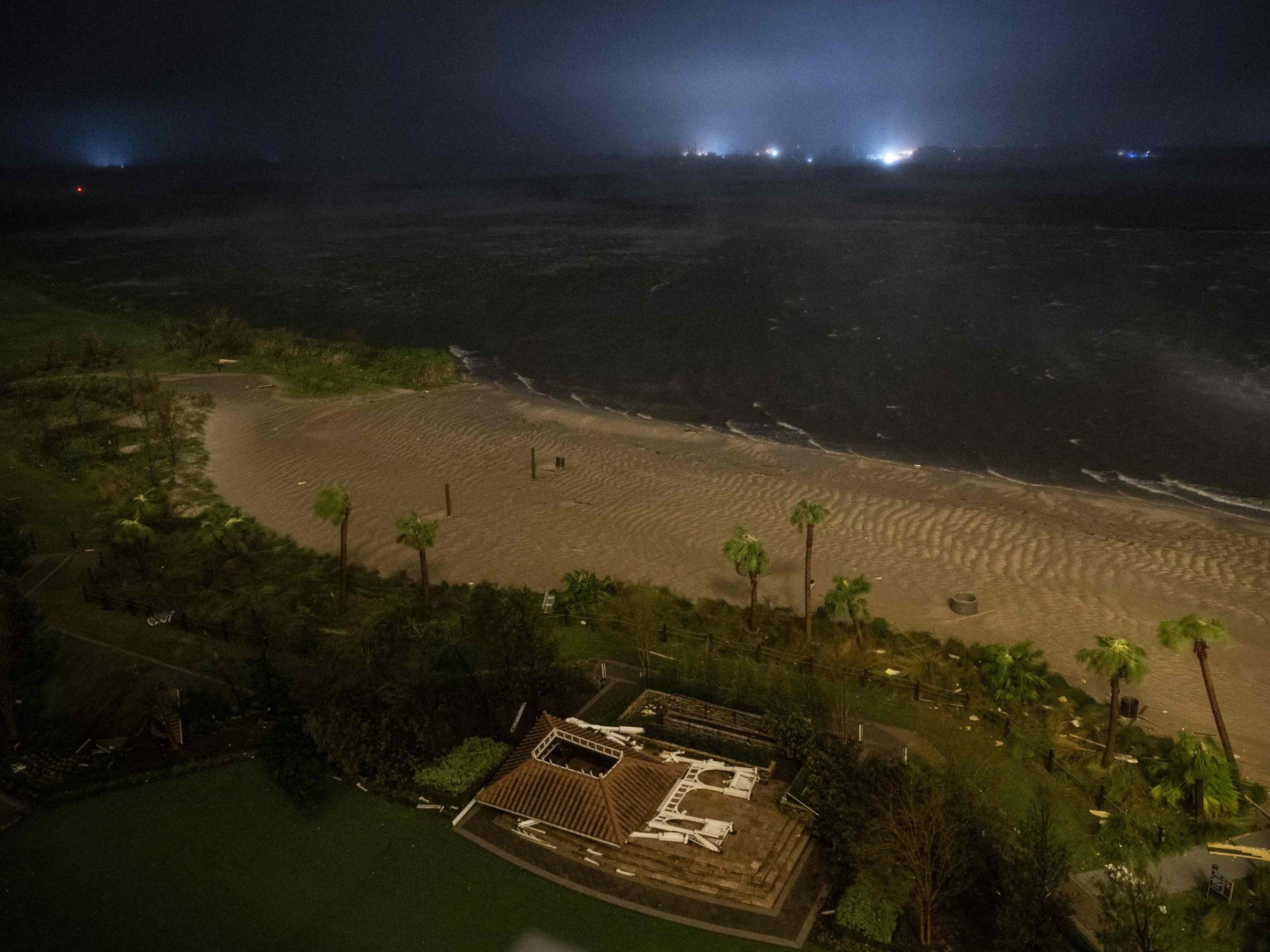 El poderoso ciclón golpeó las costas del Golfo con vientos sostenidos de 150 mph
