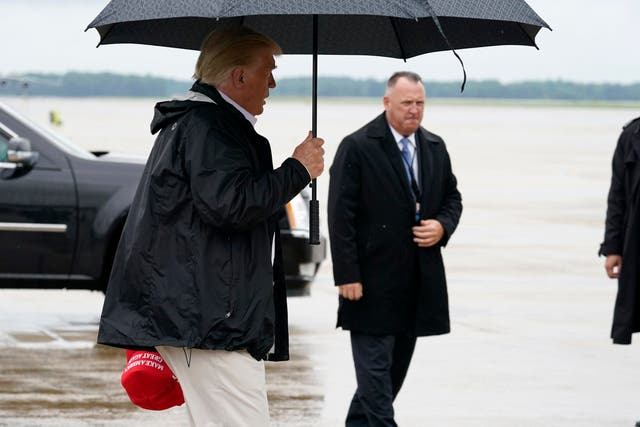 Donald Trump aborda el Air Force One en la base conjunta Andrews en Maryland el 29 de agosto de 2020