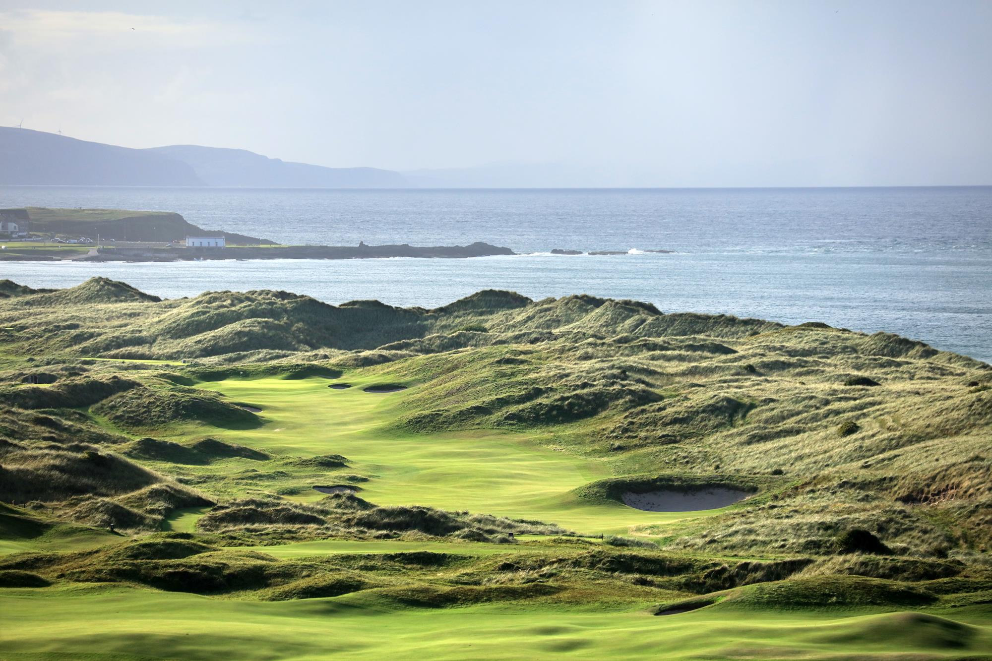 The magical links course faces out to the Hebridean coast