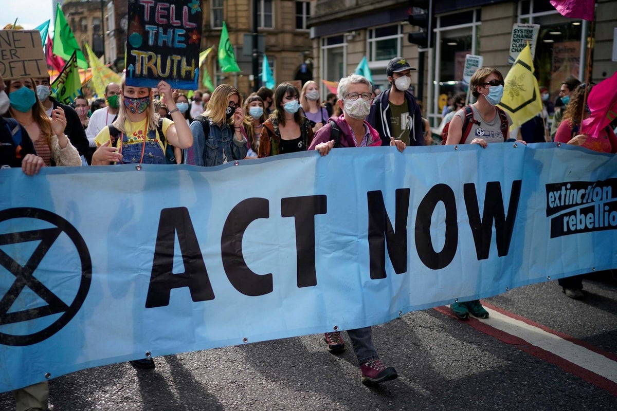 Climate activists could be fined if they break law on gatherings, police warn