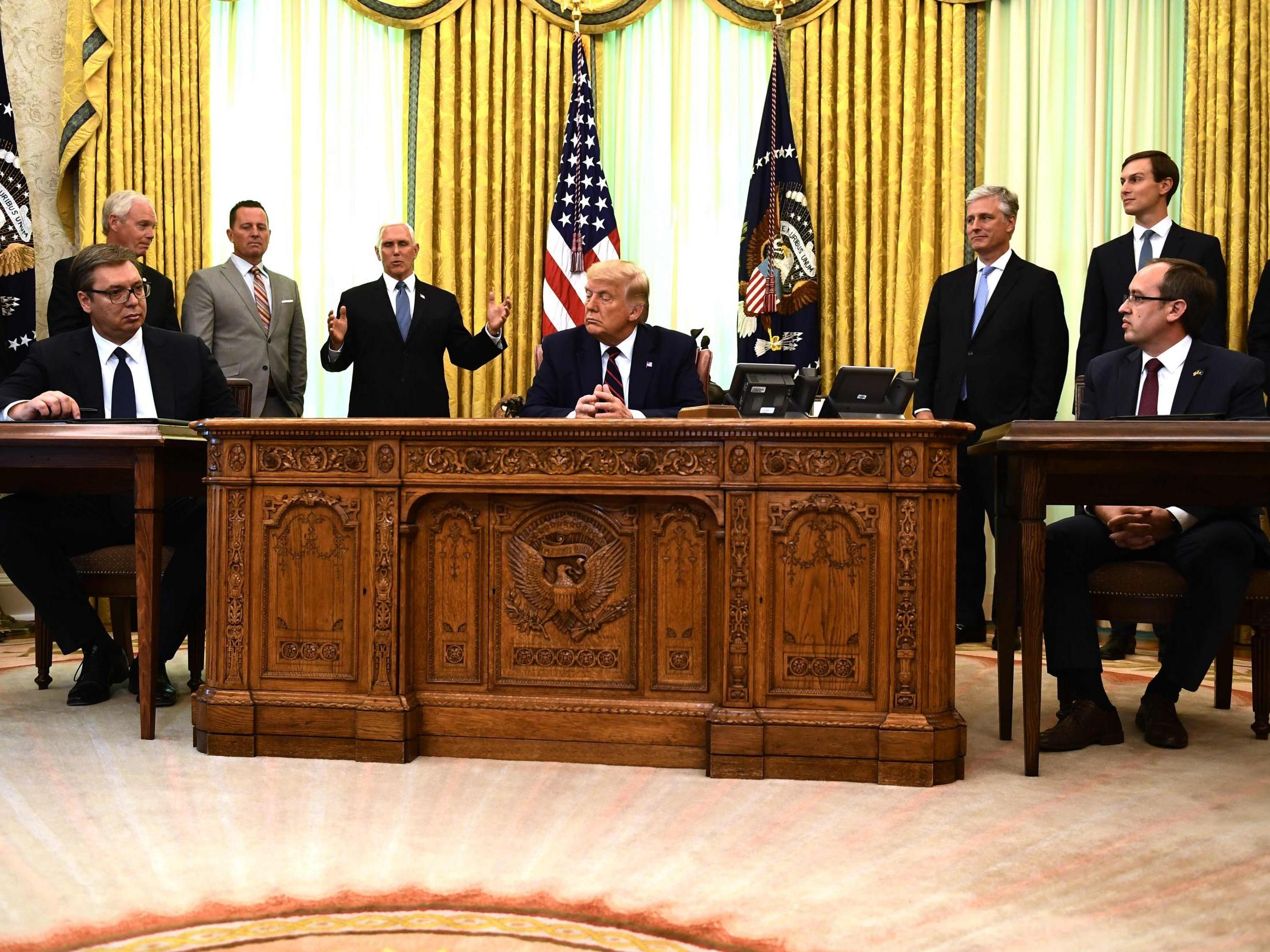 US President Donald Trump (C), Kosovar Prime Minister Avdullah Hoti (R) and Serbian President Aleksandar Vucic (L) attend a signing ceremony in the Oval Office