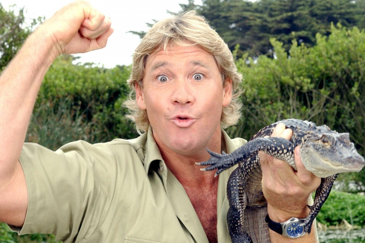 Robert, Bindi and Terri Irwin pay tribute to Steve Irwin on 14th ...