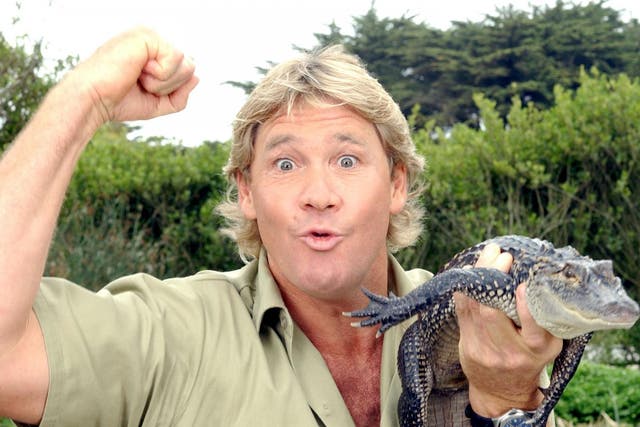 Steve Irwin poses with a three-foot long alligator at San Francisco Zoo, 26 June 2002
