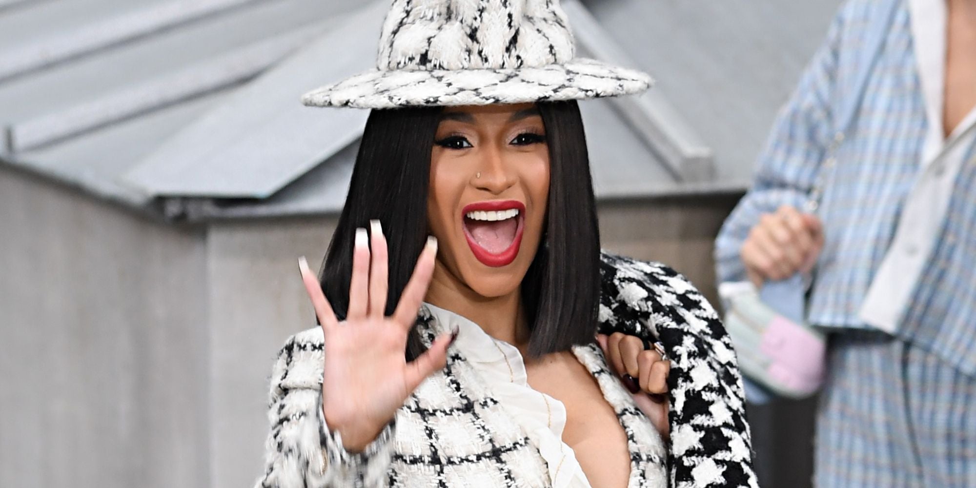cardi b calls out trolls for editing