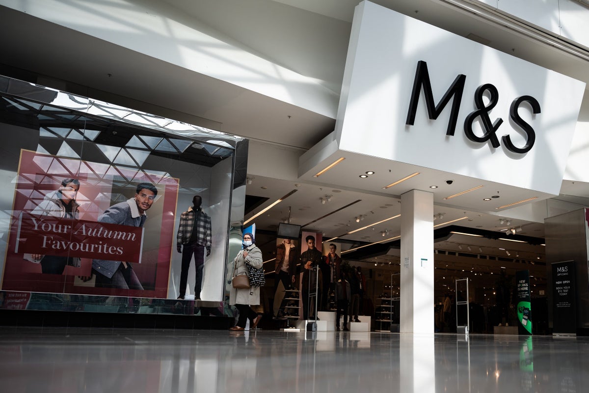 Marks and Spencer to pay customers to donate unused clothes
