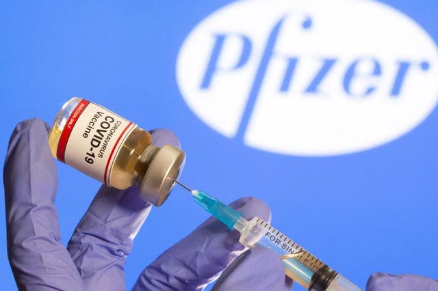 <p>Pfizer ha acordado vender 10 millones de dosis al Reino Unido en primera instancia.</p>