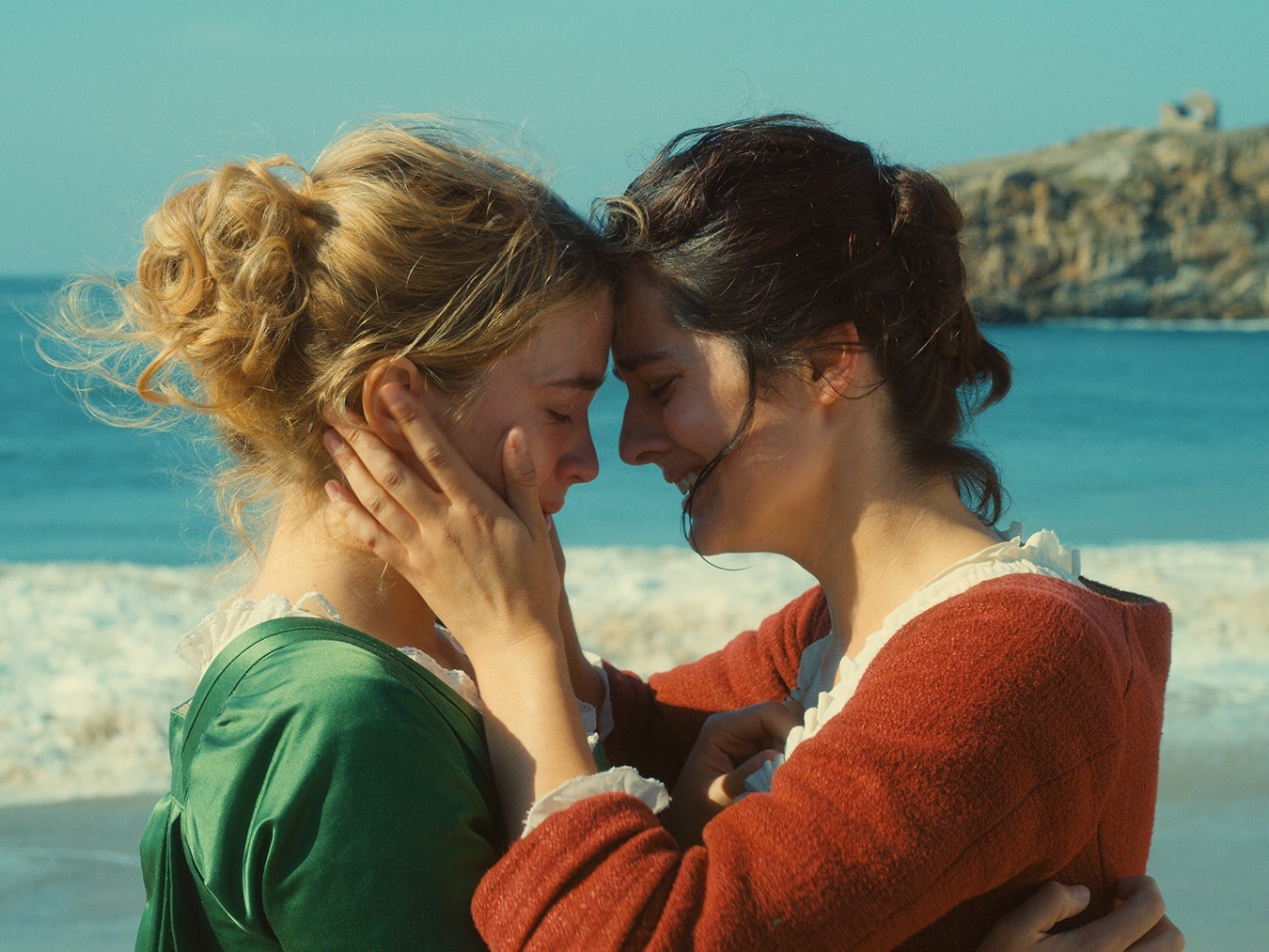 Adèle Haenel as Héloïse and Noémie Merlant as Marianne in ‘Portrait of a Lady on Fire’