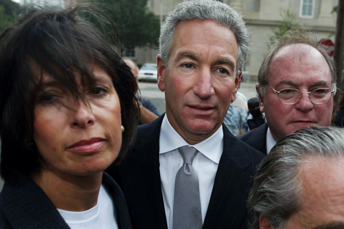https://static.independent.co.uk/s3fs-public/thumbnails/image/2020/12/24/22/charles-kushner.jpg?width=1200&height=800&crop=1200:800