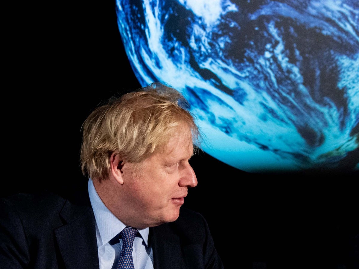 Boris Johnson scherzt über den Klimawandel, der seinen Sturz als Premierminister verursacht hat