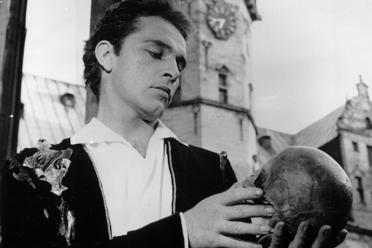 Actor Richard Burton to be honoured with blue plaques on childhood home
