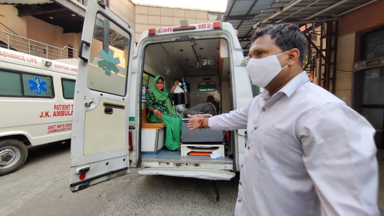 <p>File: Indian Youth Congress leader Srinivas BV seen helping patients during the brutal Covid wave in India in April 2021 </p>