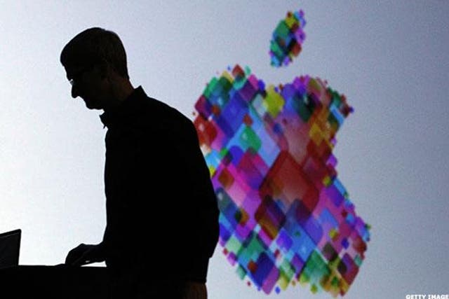 Apple was worth $916bn on Friday, creeping ever closer to the magic trillion mark