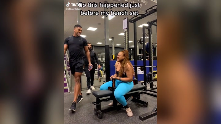 Boxer Anthony Joshua cheers on powerlifter before her set