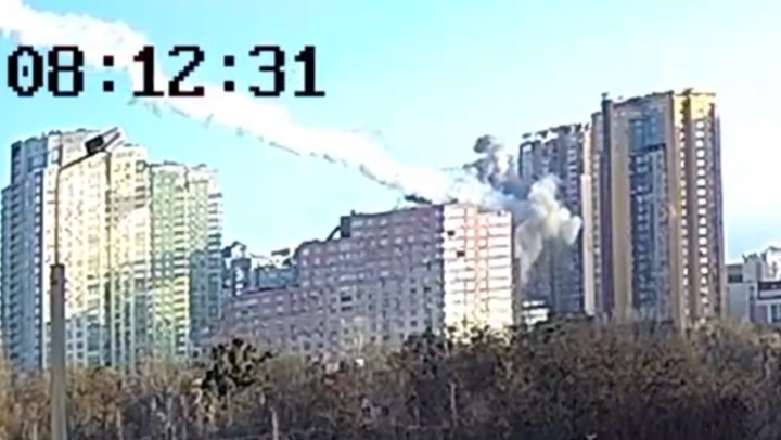 Missile strikes apartment block in Ukraine