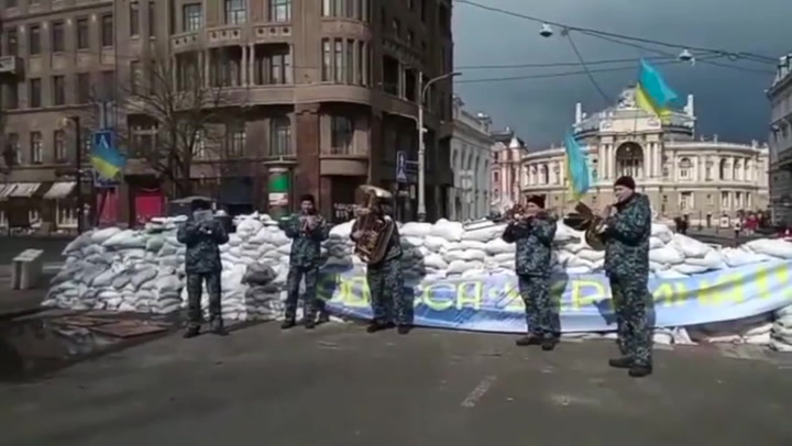 Ukraine military band performs ‘Don’t Worry, Be Happy’ in Odessa