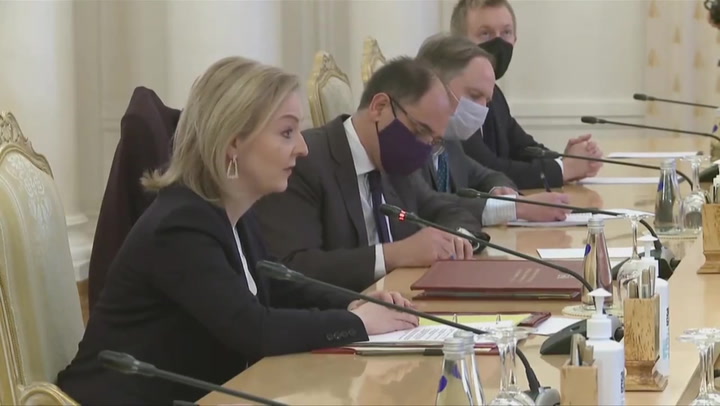 Liz Truss tells Russia to dial down ‘Cold War rhetoric’ in Moscow meeting on Ukraine