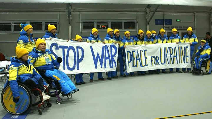 Beijing 2022: Ukrainian Paralympic athletes demonstrate for peace