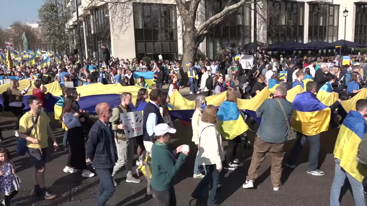 Thousands gather in London for Ukraine solidarity march