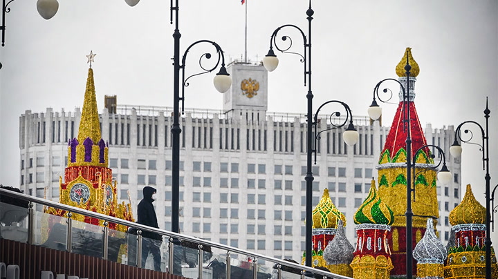 Watch live footage of Moscow’s Red Square and Kremlin amid Ukraine tensions