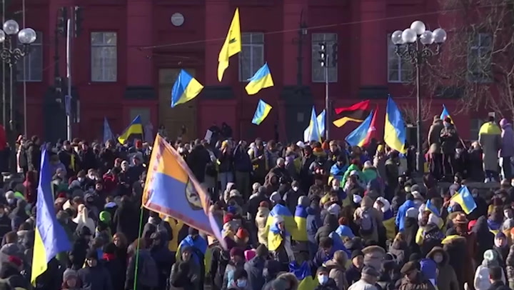 Ukrainians rally in support of government amid tensions with Russia