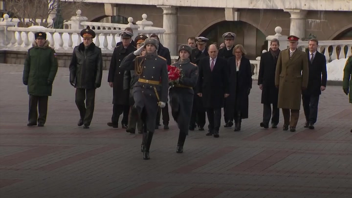 Defence Secretary in Moscow amid Ukraine tension_Original Video_m208289.mp4