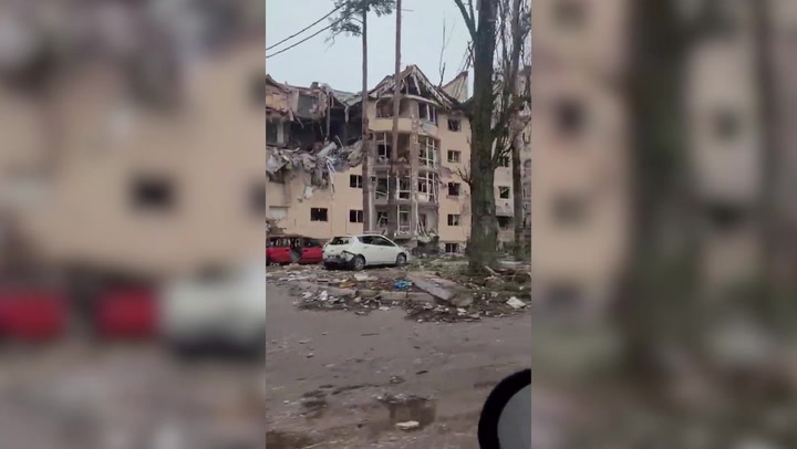 Irpin lays in ruins after Russians attack Kyiv's neighbour city