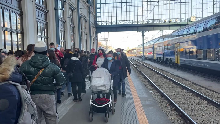 Ukrainian refugees flee to Hungary as Russia’s war worsens
