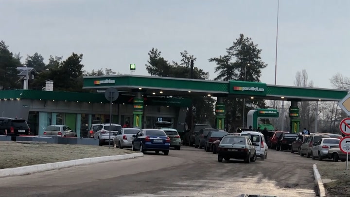 Long queues form outside Ukrainian petrol stations amid Russian Invasion